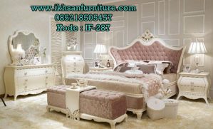 Set Kamar Tidur Klasik Modern Terbaru